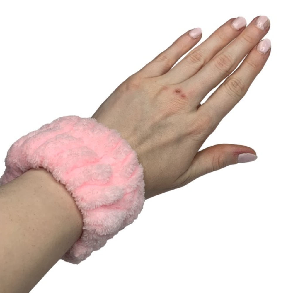 Skin care, headbands, and wristbands - Picture 4 of 6